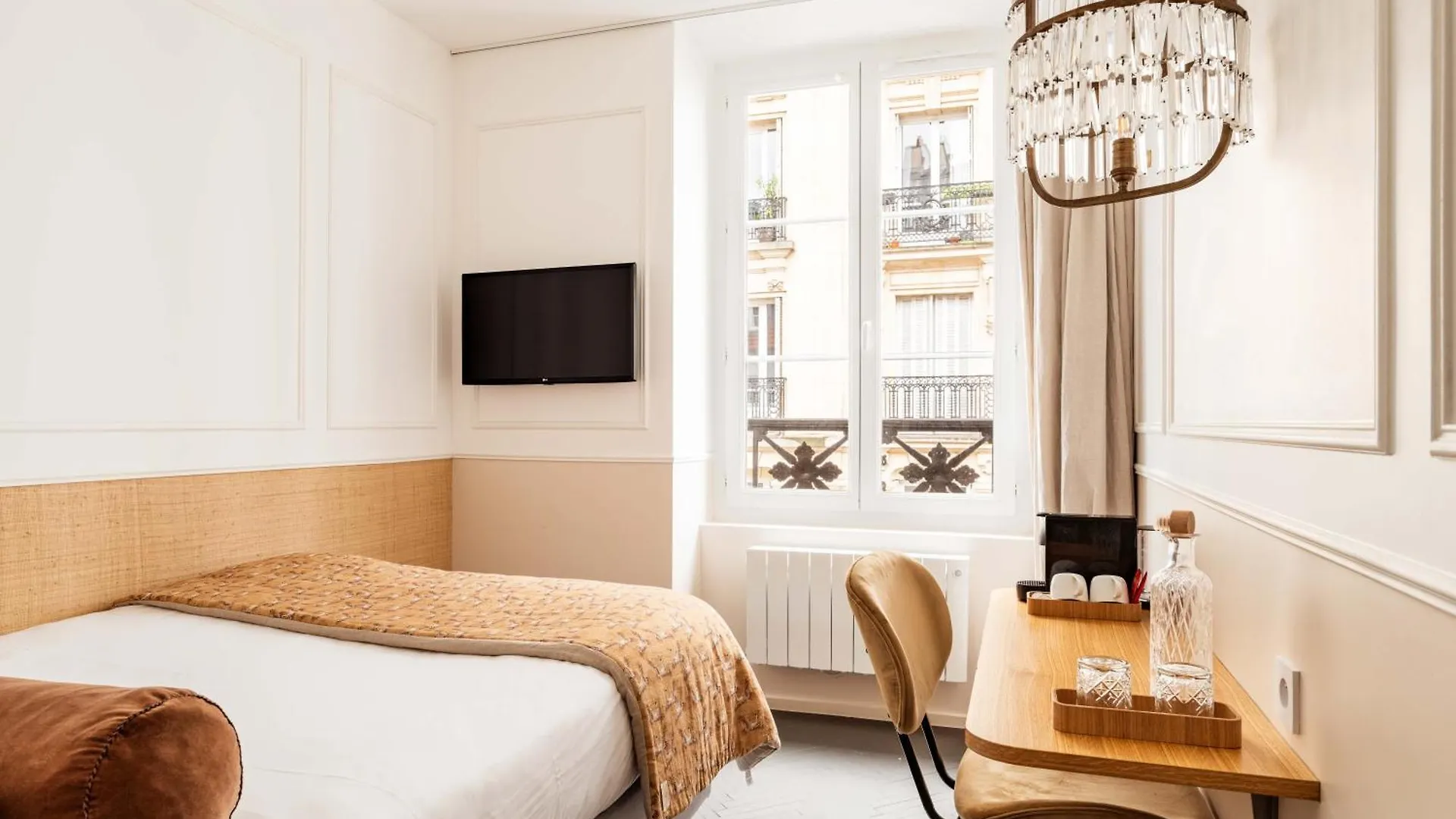 Hotel Maison Traversiere Paris